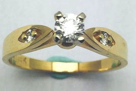 Ladies 3 diamond engagement ring